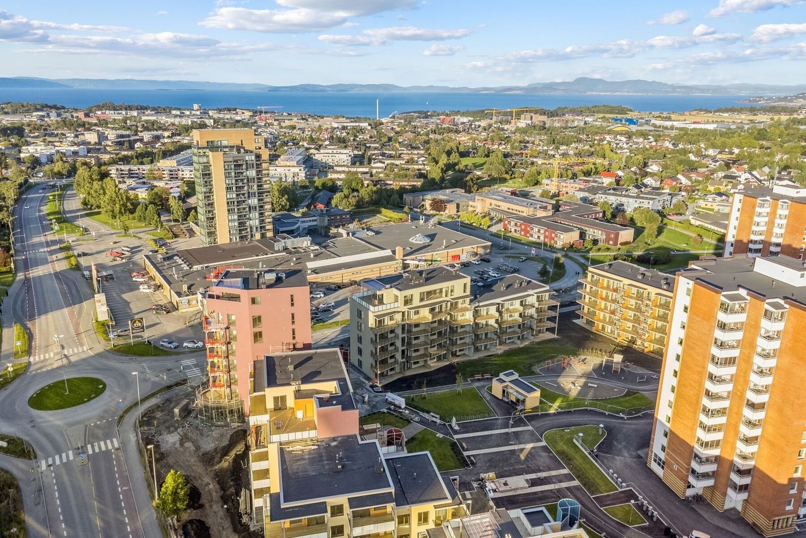 På Valentinlyst har man alle fasiliteter man trenger i hverdagen en liten gåtur unna, og sentrum nås enkelt via Strindheimstunellen. Galleribilde