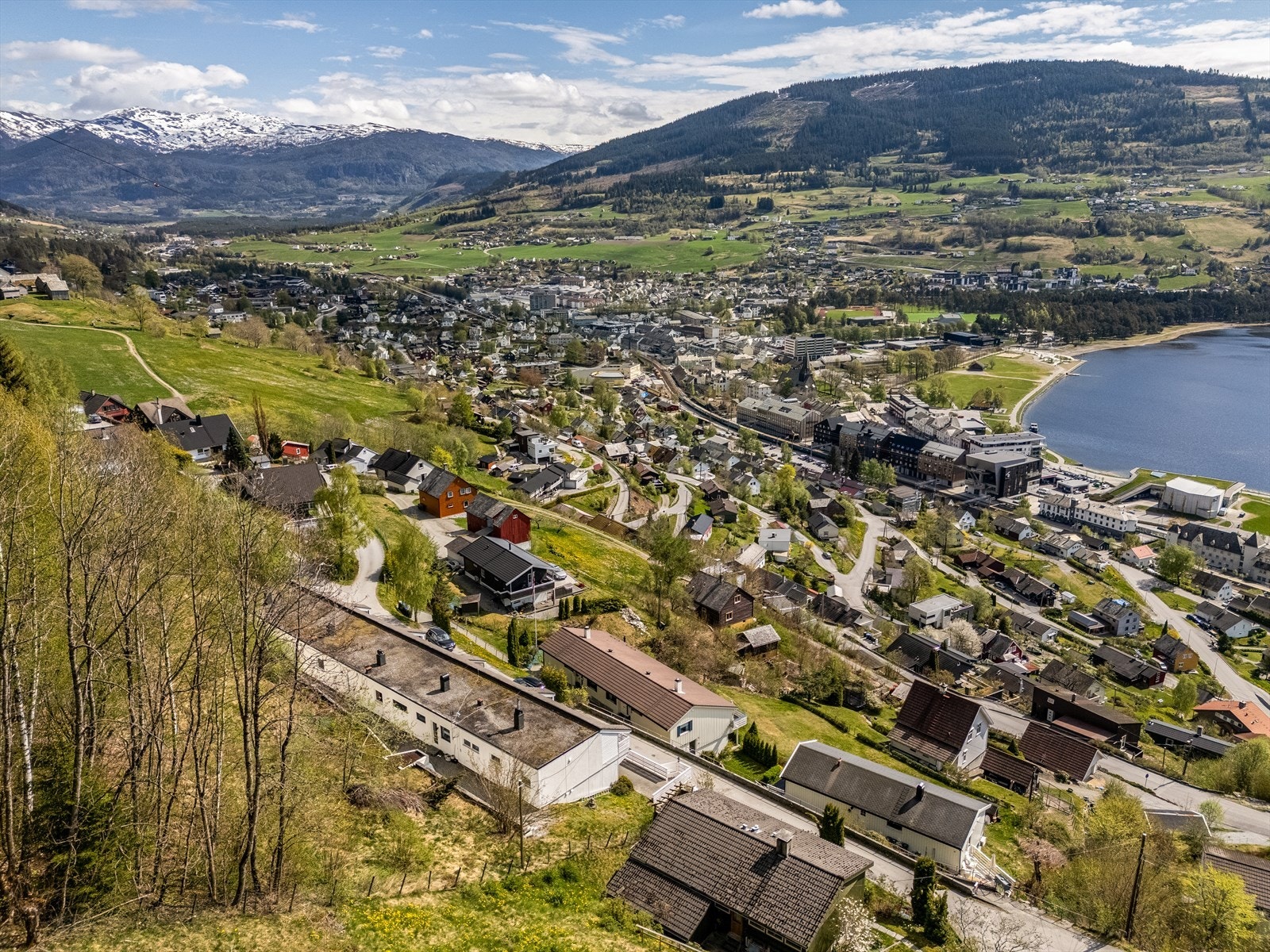 Høyt og fritt, en liten rusletur fra Mølstertunet og med fint turområde like i nærheten. Galleribilde