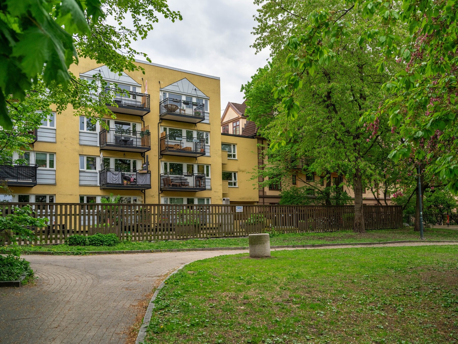 Borettslaget består av 34 andeler og har avtale med Vaktmesterdrift AS som bidrar til et tryggere og triveligere bomiljø for alle beboere. Galleribilde