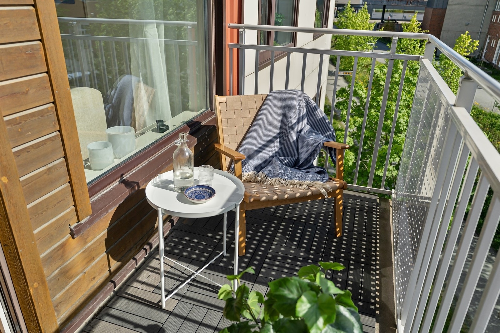 Balkongen har god plass til utemøblement og legger til rette for hyggelige stunder utendørs. Galleribilde