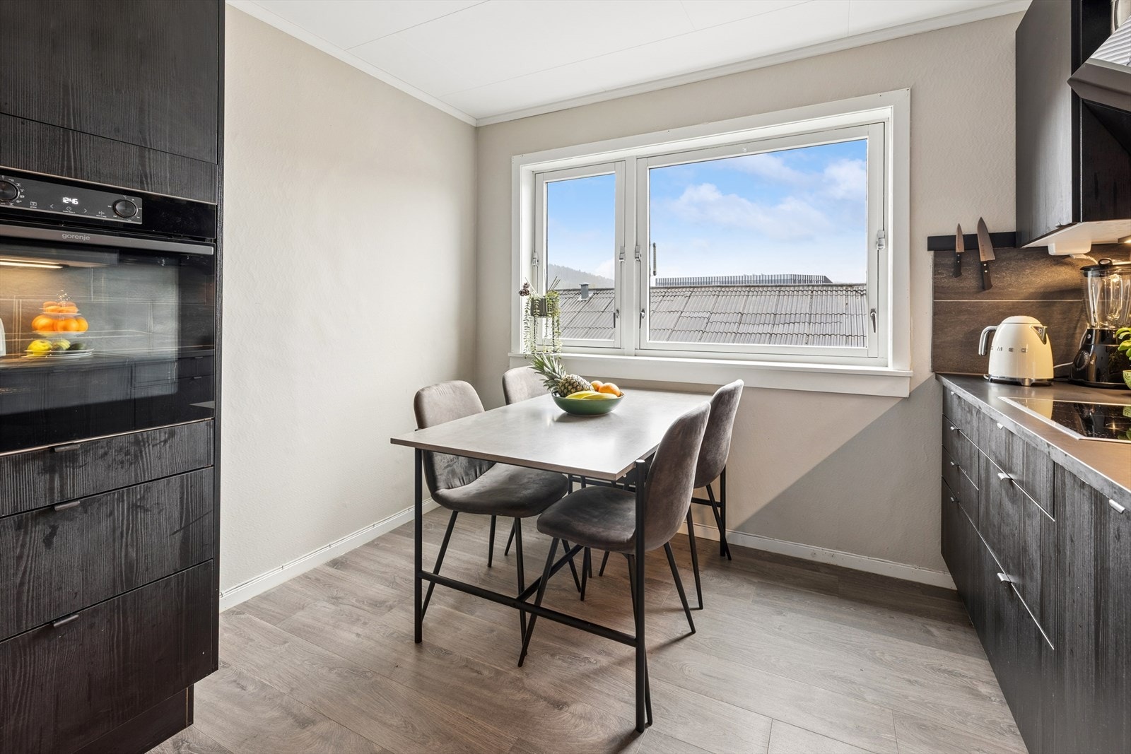 God plass for plassering av spiseplass på kjøkkenet. Galleribilde