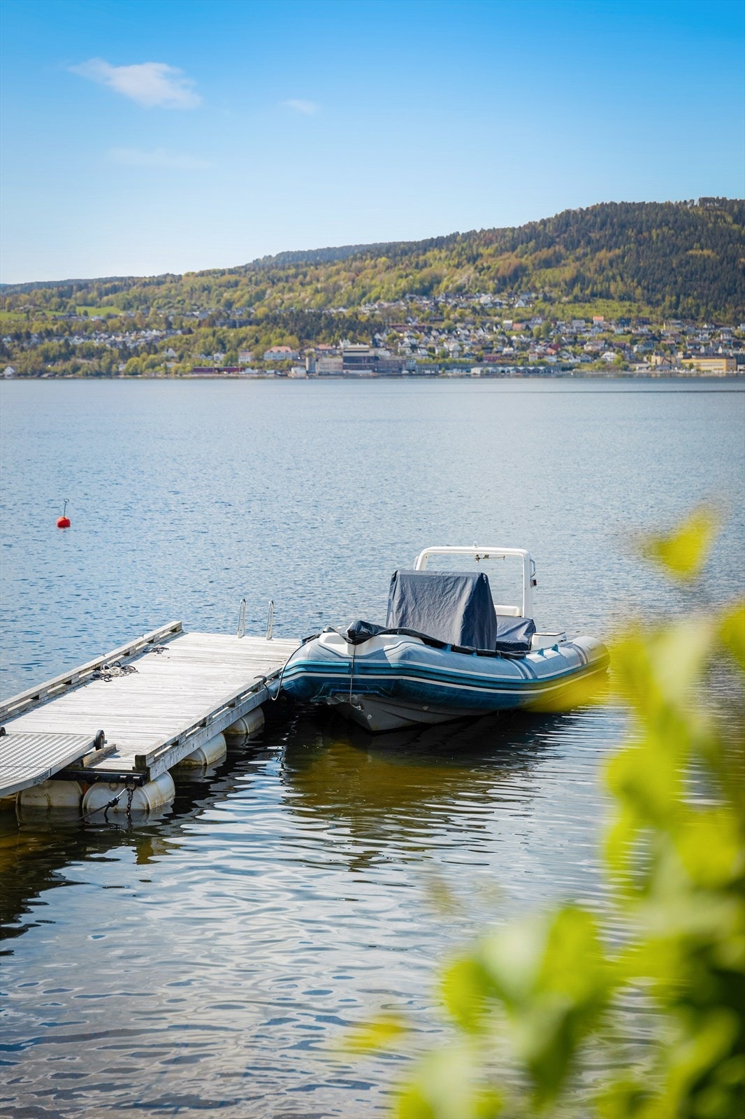 Praktisk brygge på 22 kvm (foranket del og flytebrygge - ikke byggemeldt). Galleribilde