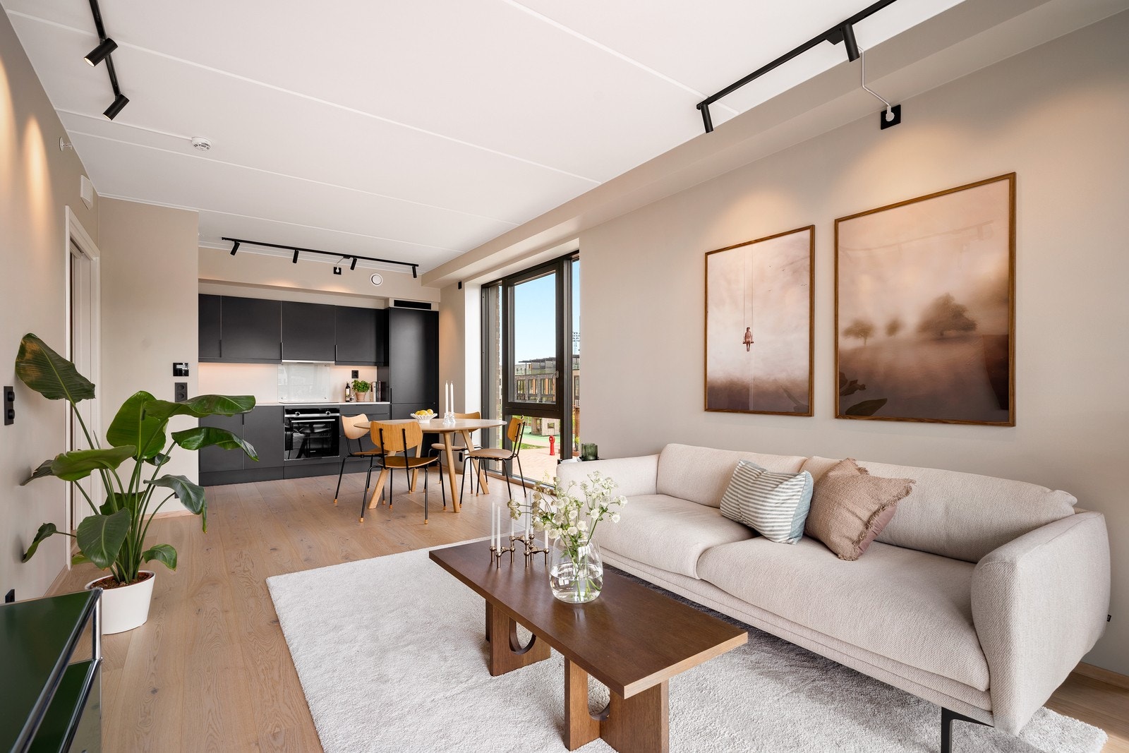 Hele boligen er utstyrt med balansert ventilasjon, som sikrer et sunt og stabilt inneklima. Galleribilde