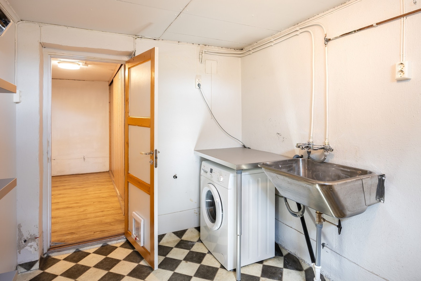 Praktisk med separat vaskerom. Galleribilde