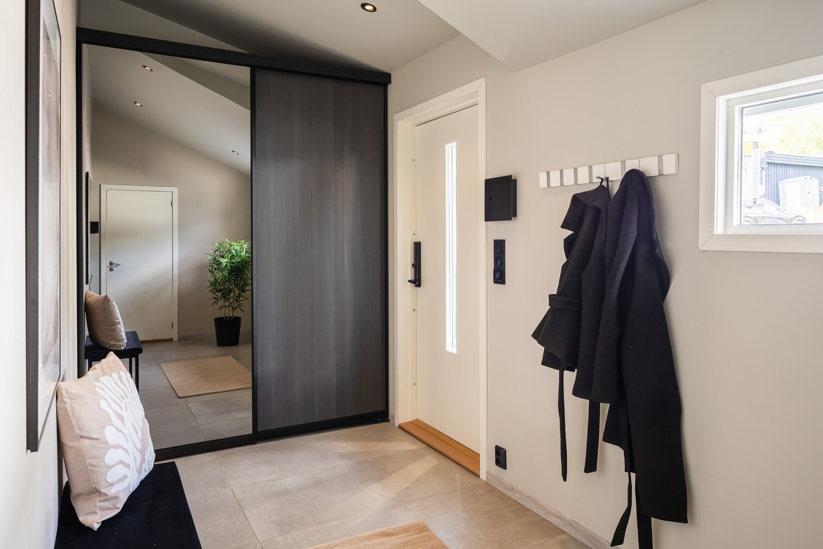 Gangen ble pusset opp i 2022. Garderobe medfølger. Galleribilde