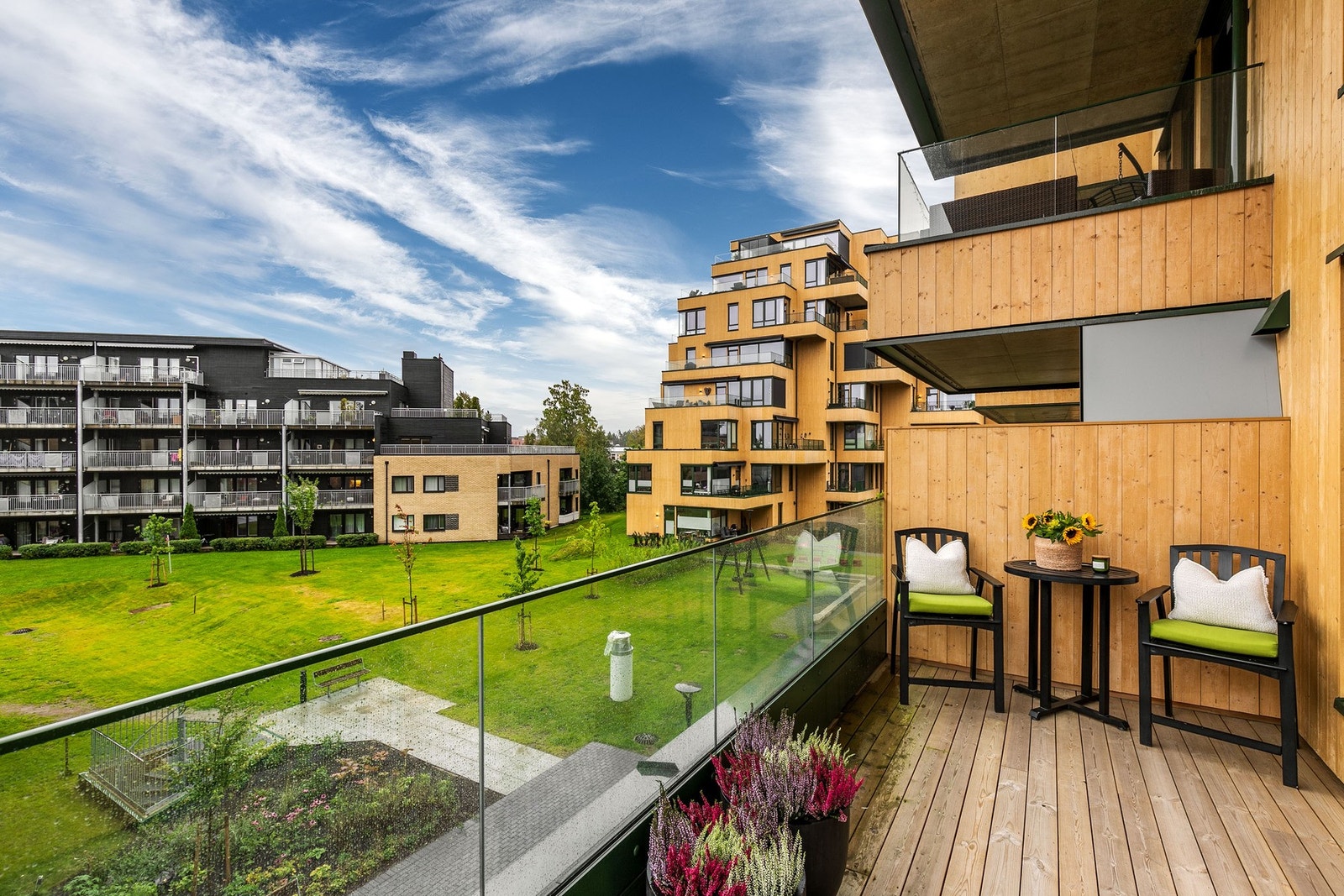 Fra stuen er det utgang til nordvestvendt balkong på 14 kvm. Galleribilde
