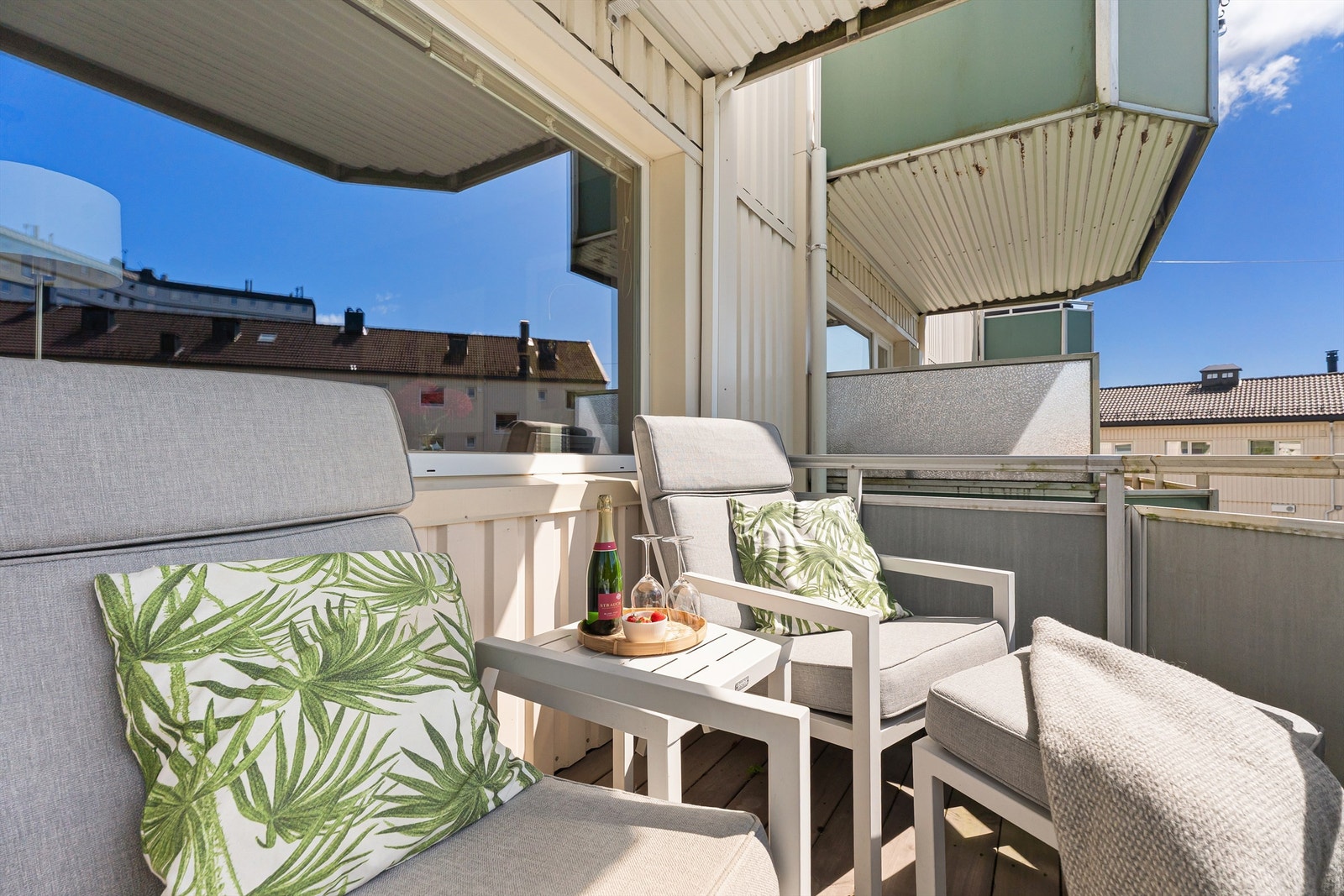 Flott balkong med mye sol Galleribilde