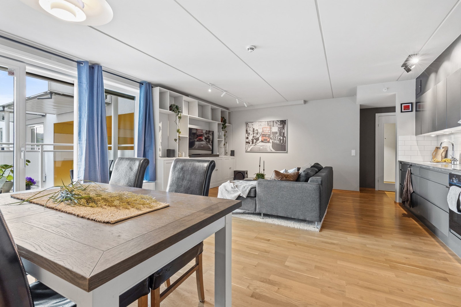 Robin Lauritzen v/ Krogsveen ønsker velkommen til Konows Gate 3A! Foto: Pål Aanerud Galleribilde