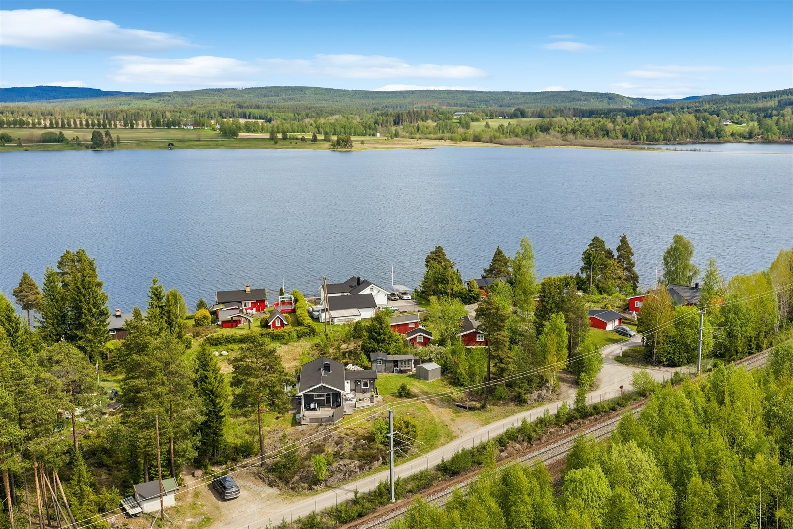 Eiendommen ligger ved Vingersjøen, med kort vei til både turmuligheter og Kongsvinger sentrum. Galleribilde