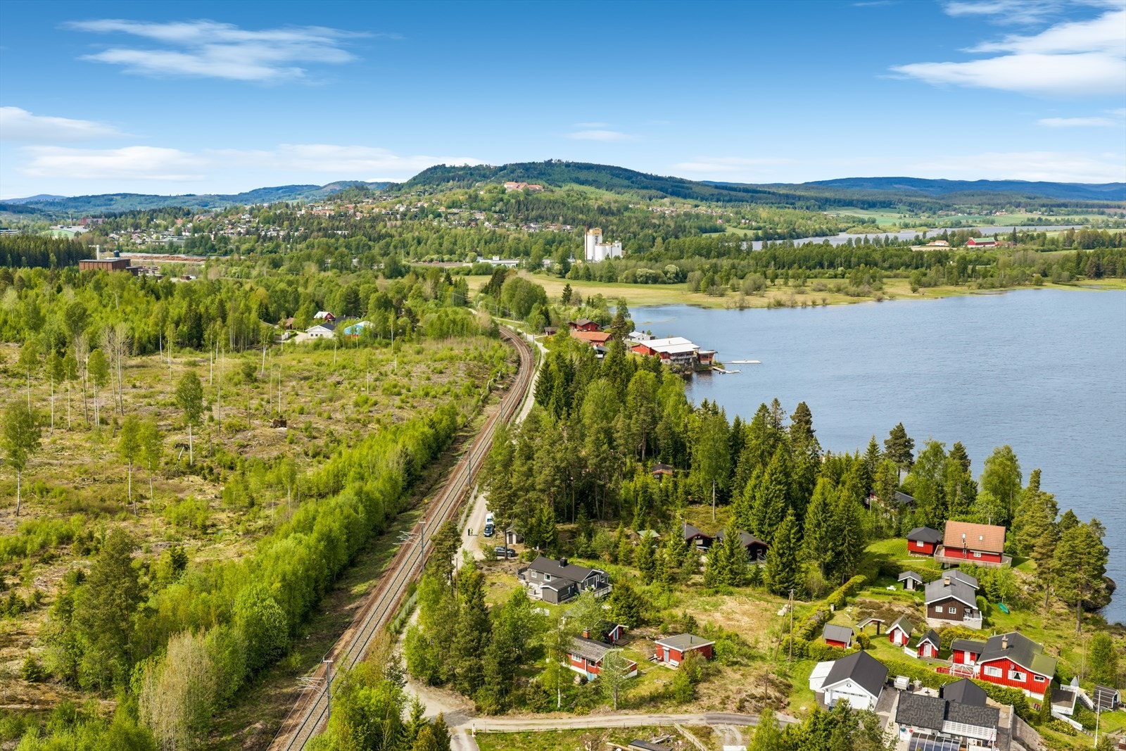 Fra eiendommen er det utsikt mot Kongsvinger festning. Området byr på flotte tur- og skimuligheter. Galleribilde
