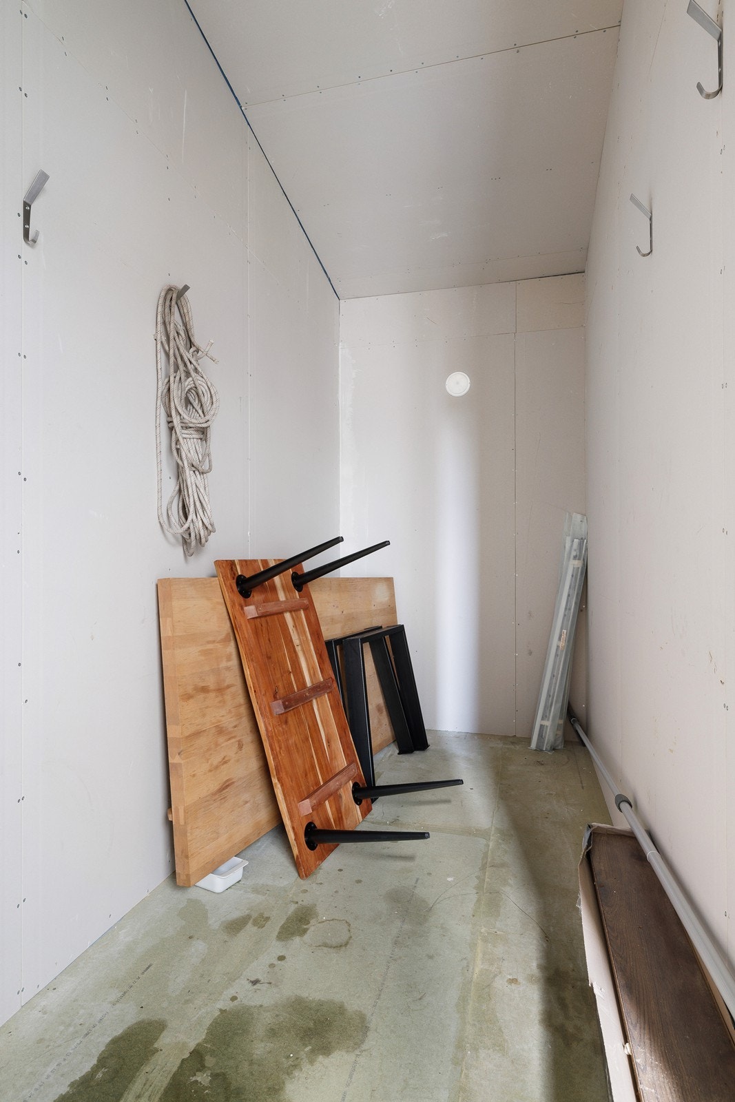 Romslig bod gir gode oppbevaringsmuligheter Galleribilde