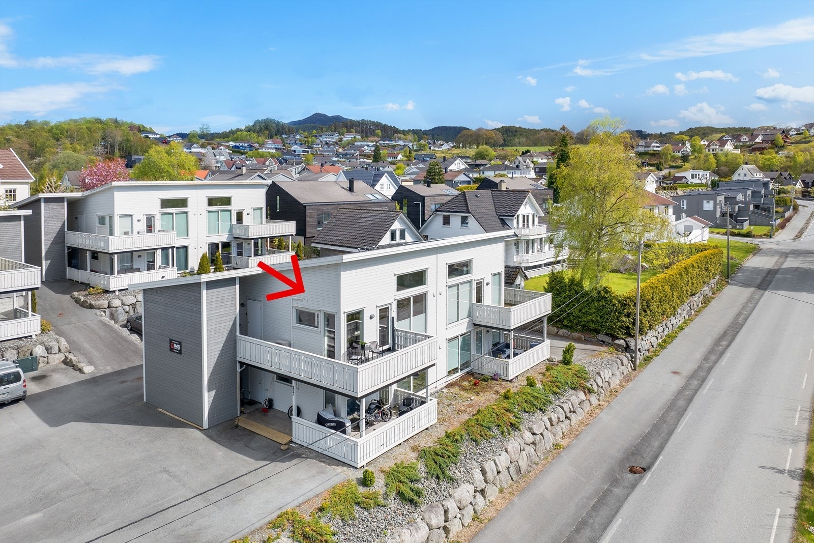 Luftig og moderne leilighet, bebyggelse med fine uteområder og gode solforhold. Galleribilde