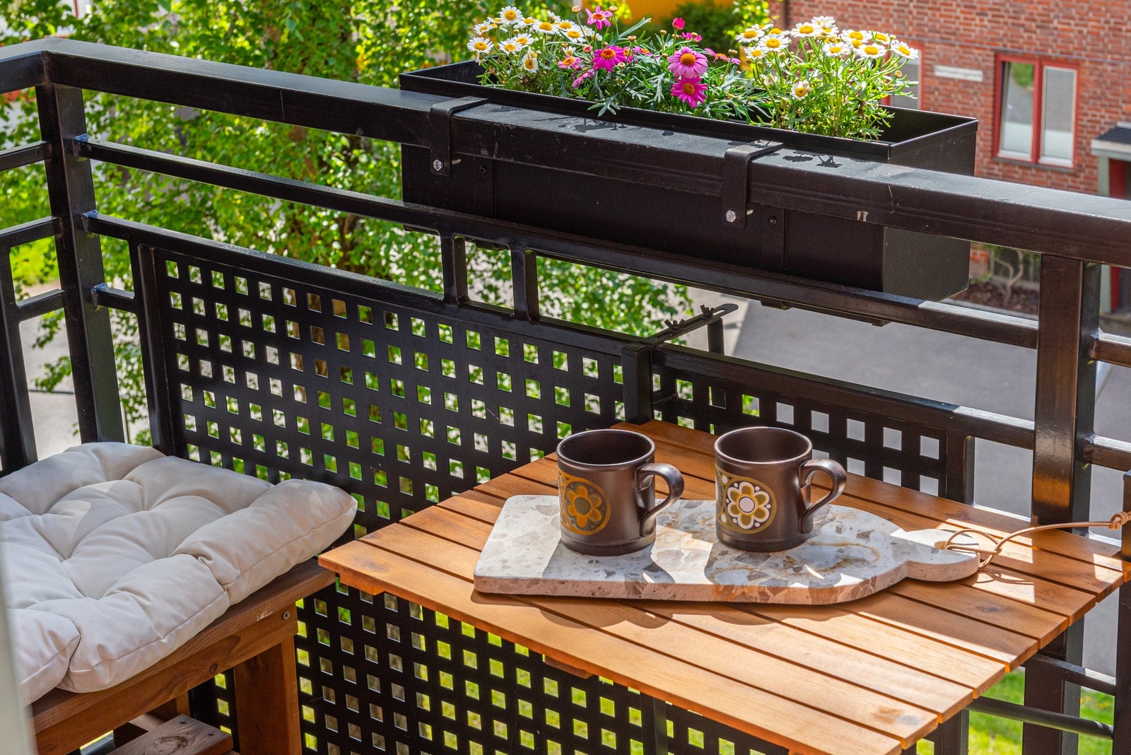 En perfekt plass for morgenkaffen, middag utendørs eller avslappende stunder gjennom sommerhalvåret. Galleribilde