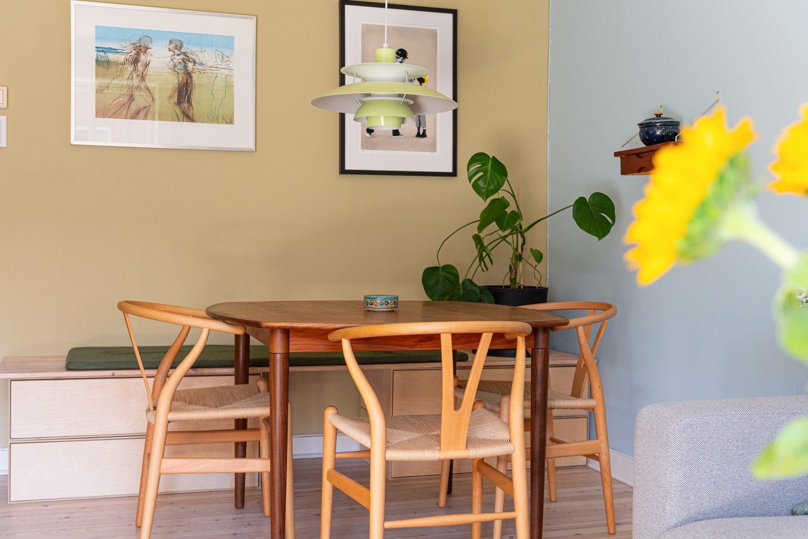 En lun og innbydende spisesone med god plass til gjester. Galleribilde