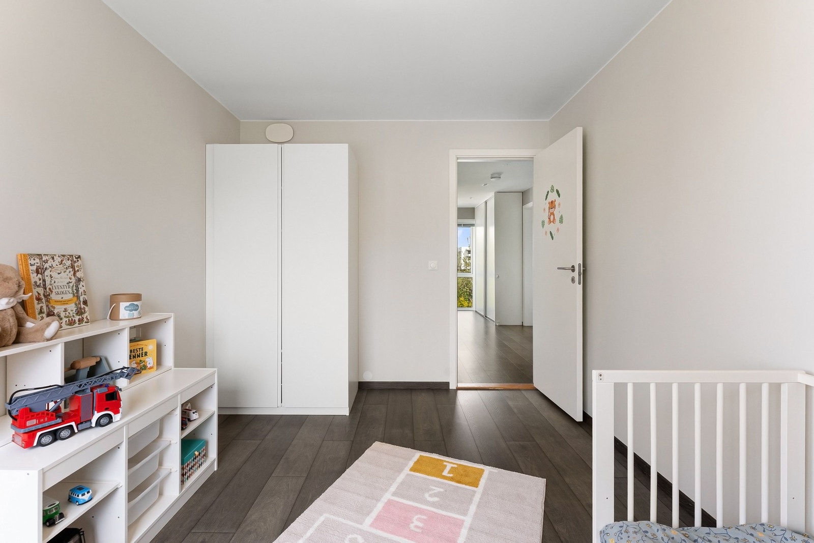 Soverom 3 fungerer fint som barnerom, hjemmekontor eller gjesterom. Galleribilde