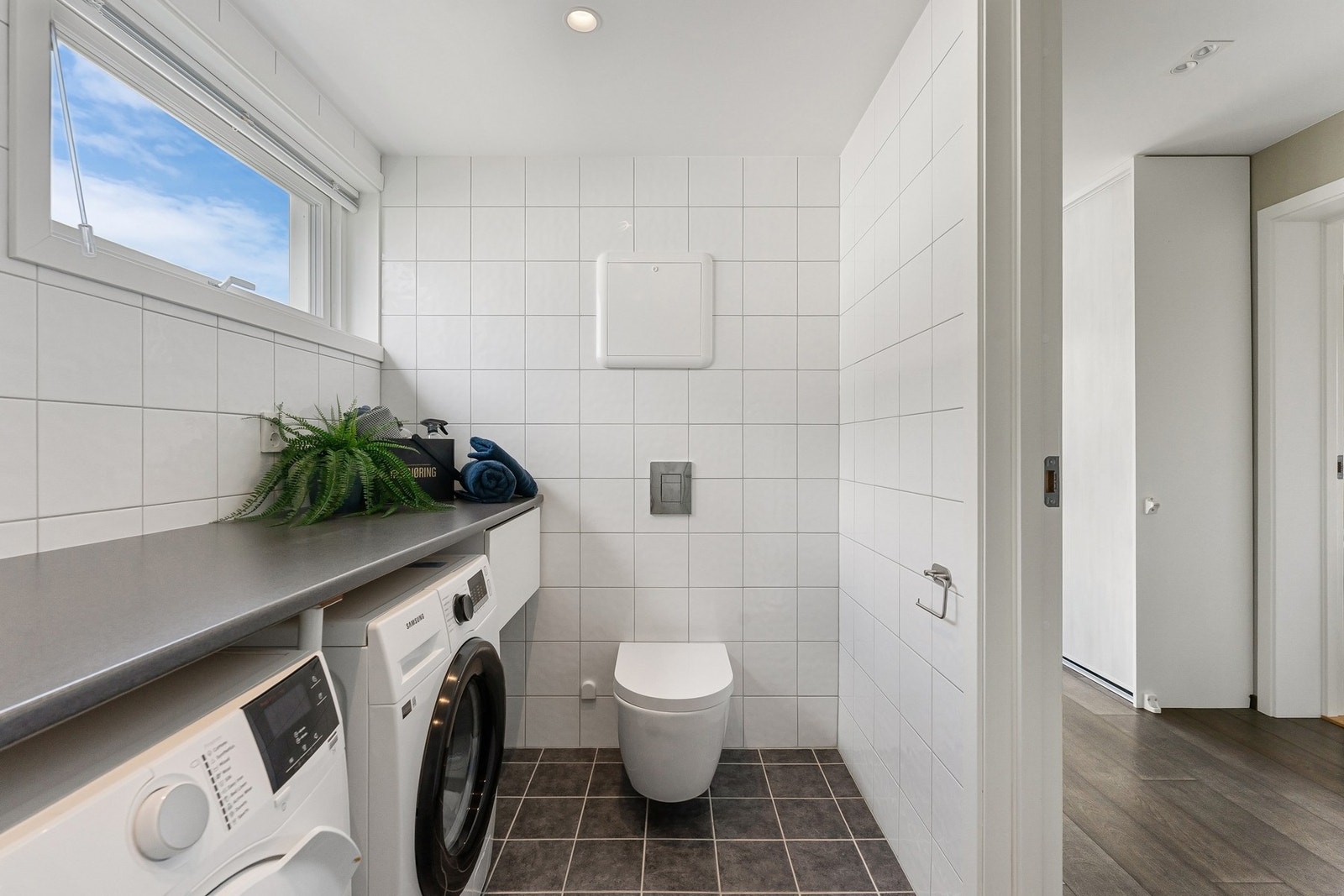 Boligen har hele tre bad i tillegg til separat wc. Galleribilde