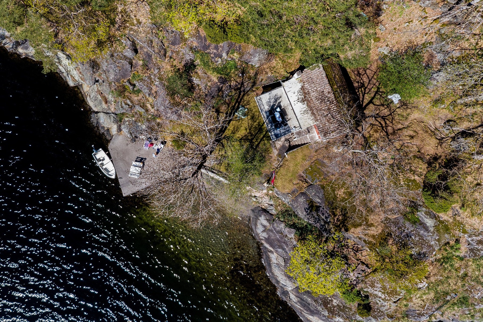 Naturskjønn beliggenhet, meget usjenert og godt skjermet for innsyn Galleribilde