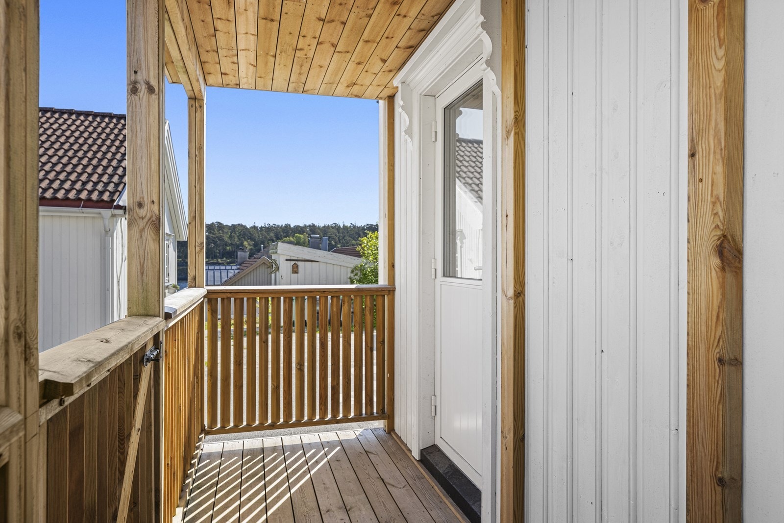 Fra stue er det utg. til veranda Galleribilde