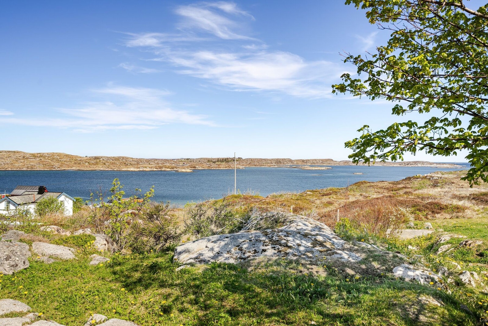 Her bor du i landlig omgivelser med fin utsikt og kort avstand til sjøen Galleribilde