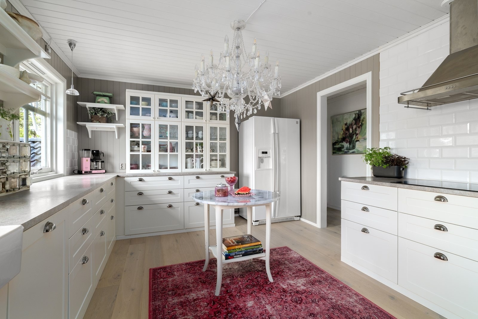 Rikelig med skap- og skuffeplass gir gode oppbevaringsmuligheter. Galleribilde