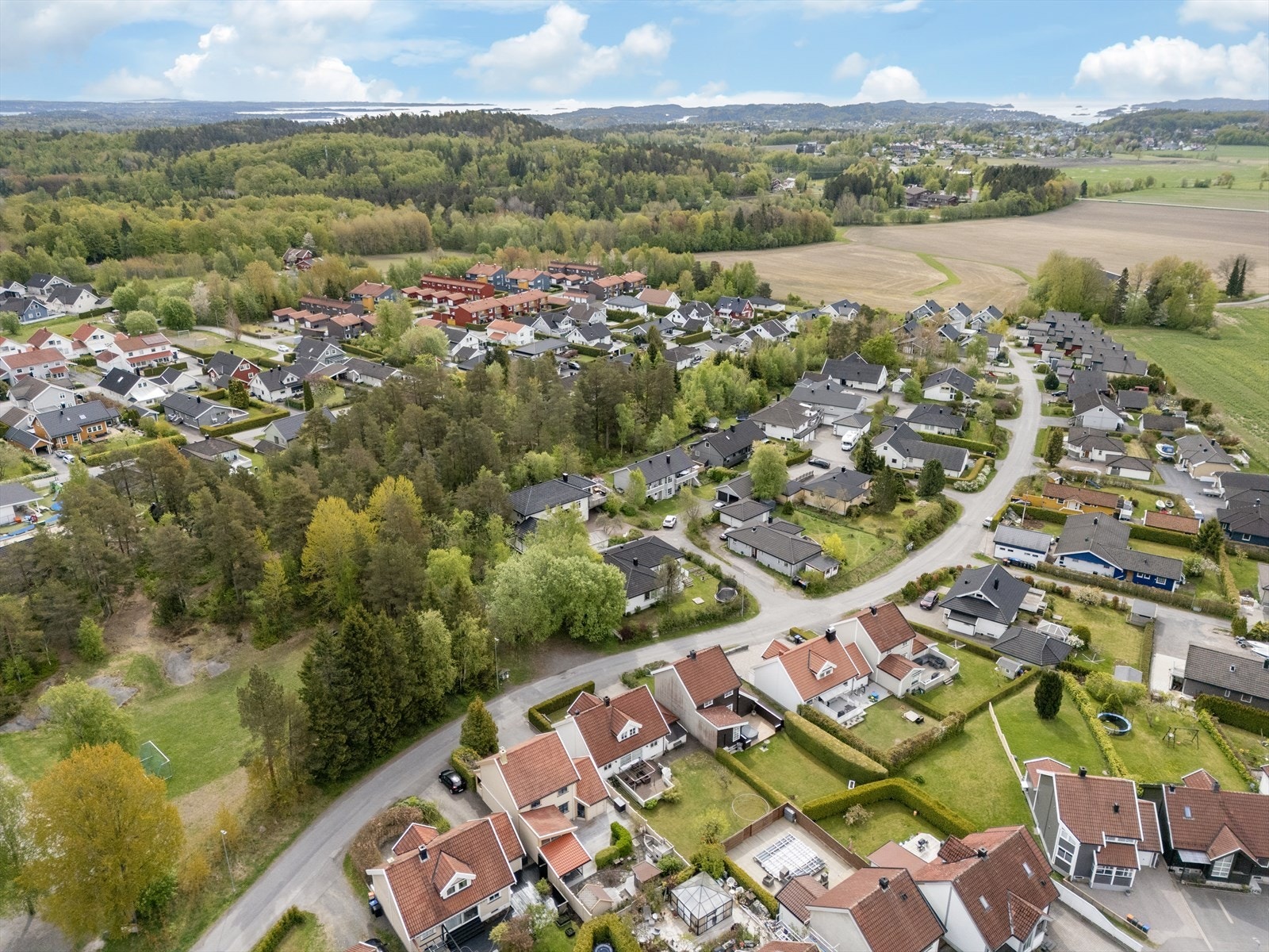 Herfra er det kort vei til skog og mark med gode turmuligheter. Galleribilde