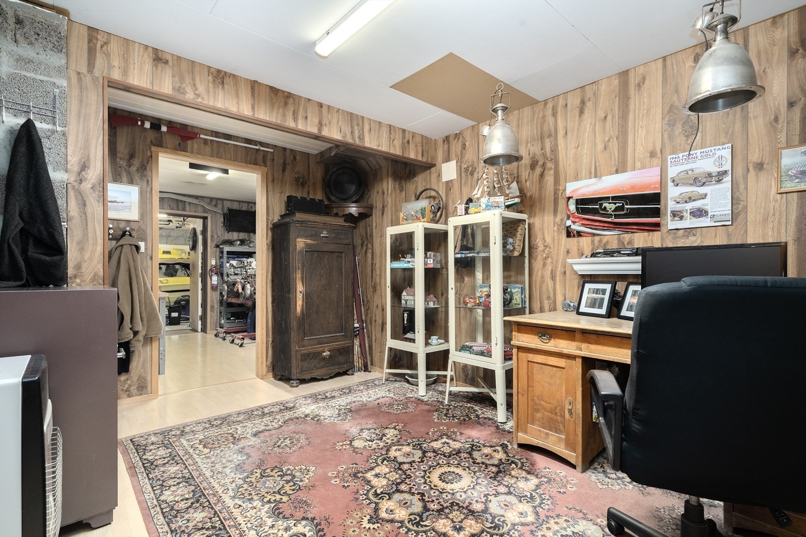Stort hobbyrom/arbeidsrom i sokkeletasjen gir fleksible bruksmuligheter. Galleribilde