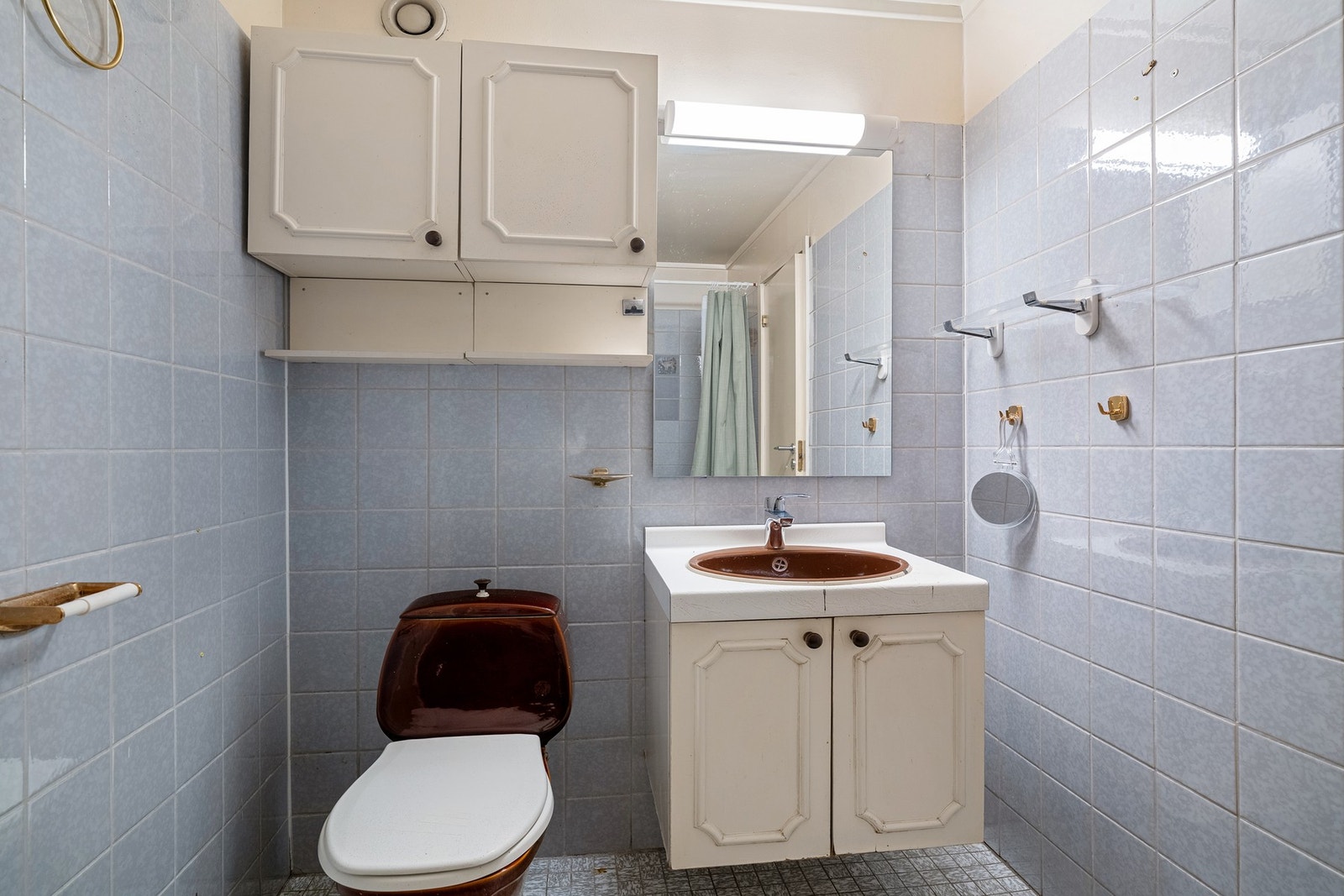 Badet har adkomst fra hovedsoverom og grovkjøkken. Galleribilde