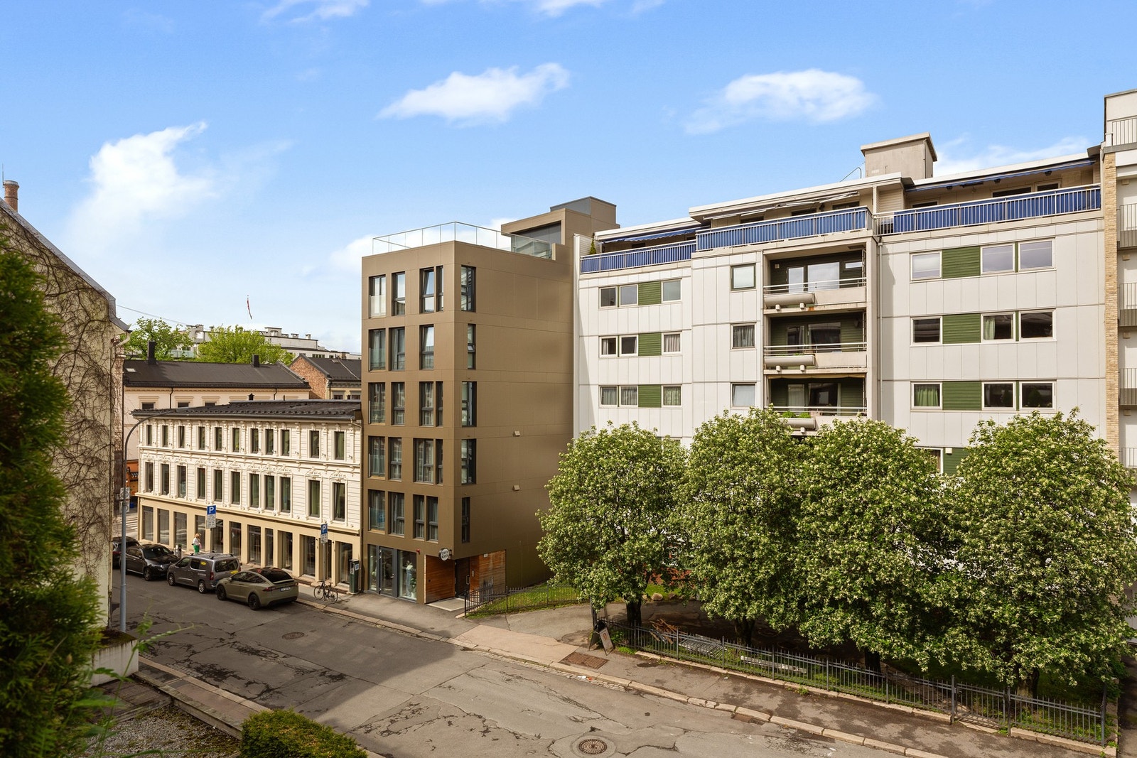 Terrassen vender ut mot rolig blindgate. Galleribilde