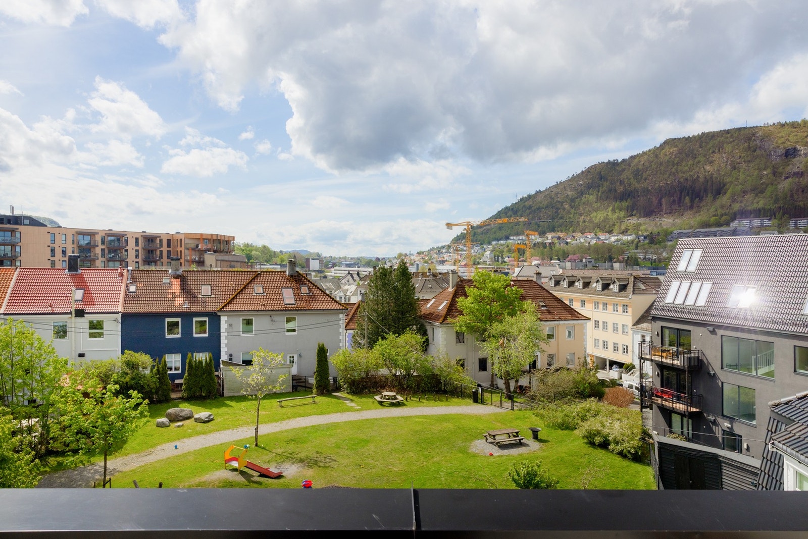 Kort gangavstand til alt Bergen sentrum har å by på, enten det er studiesteder, arbeidsplasser, kollektivtransport, butikker, kaféer, restauranter eller flotte turområder Galleribilde