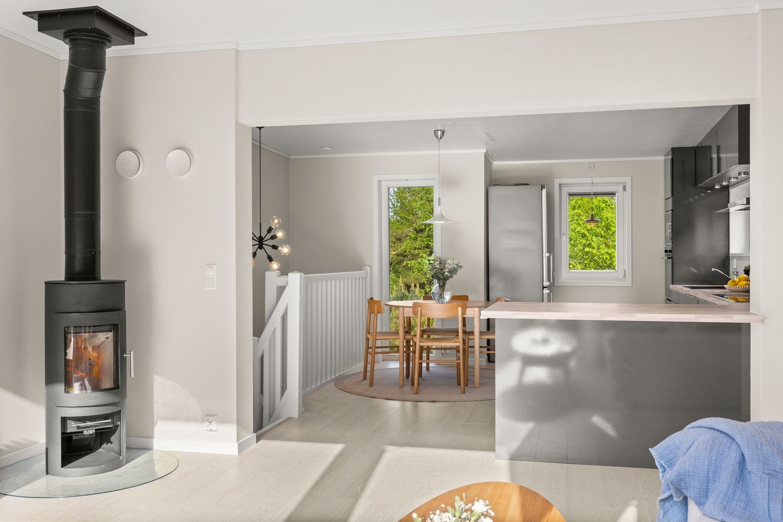 Her får du en innbydende bolig med moderne uttrykk og gjennomtenkte løsninger Galleribilde
