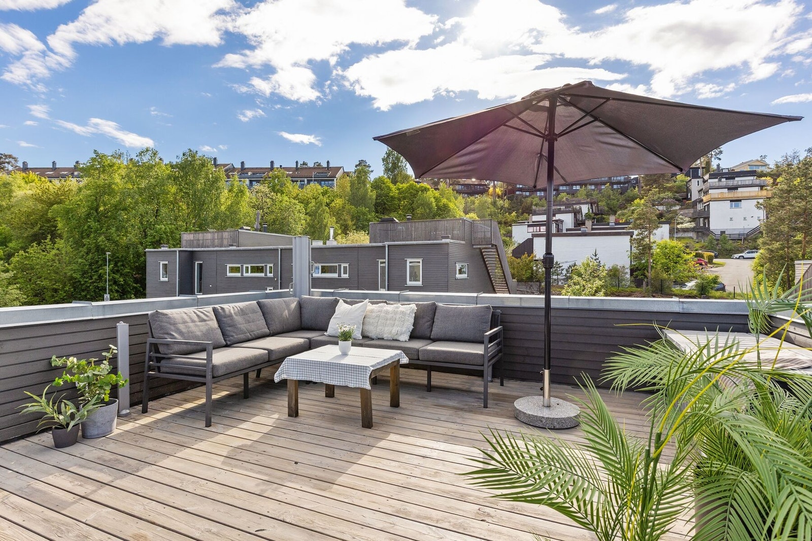 En innbydende loungekrok hvor du kan lene deg tilbake og nyte rolige sommerdager. Galleribilde