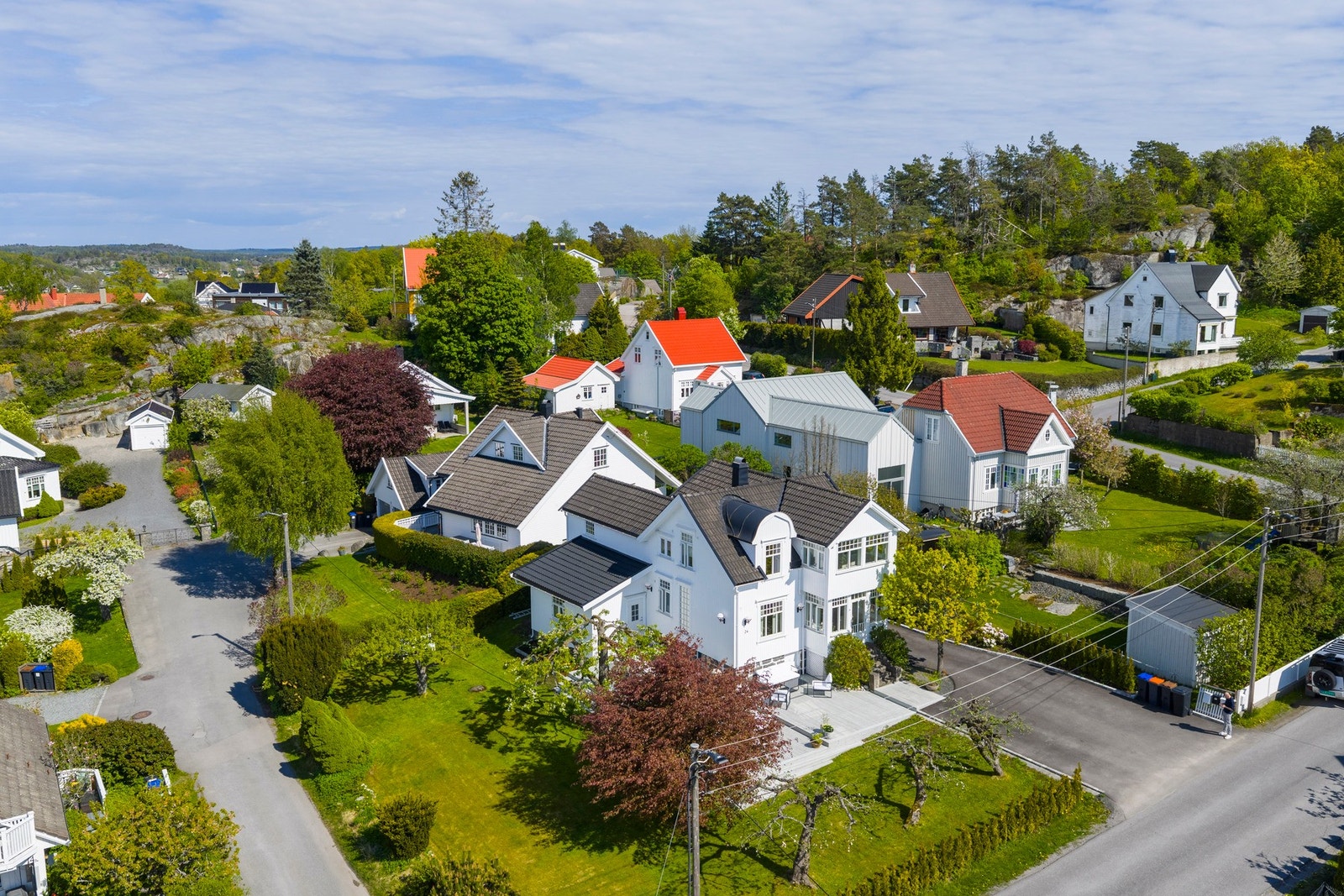 Her bor man et stenkast fra sentrum men allikevel i et populært og veletablert boligområde Galleribilde