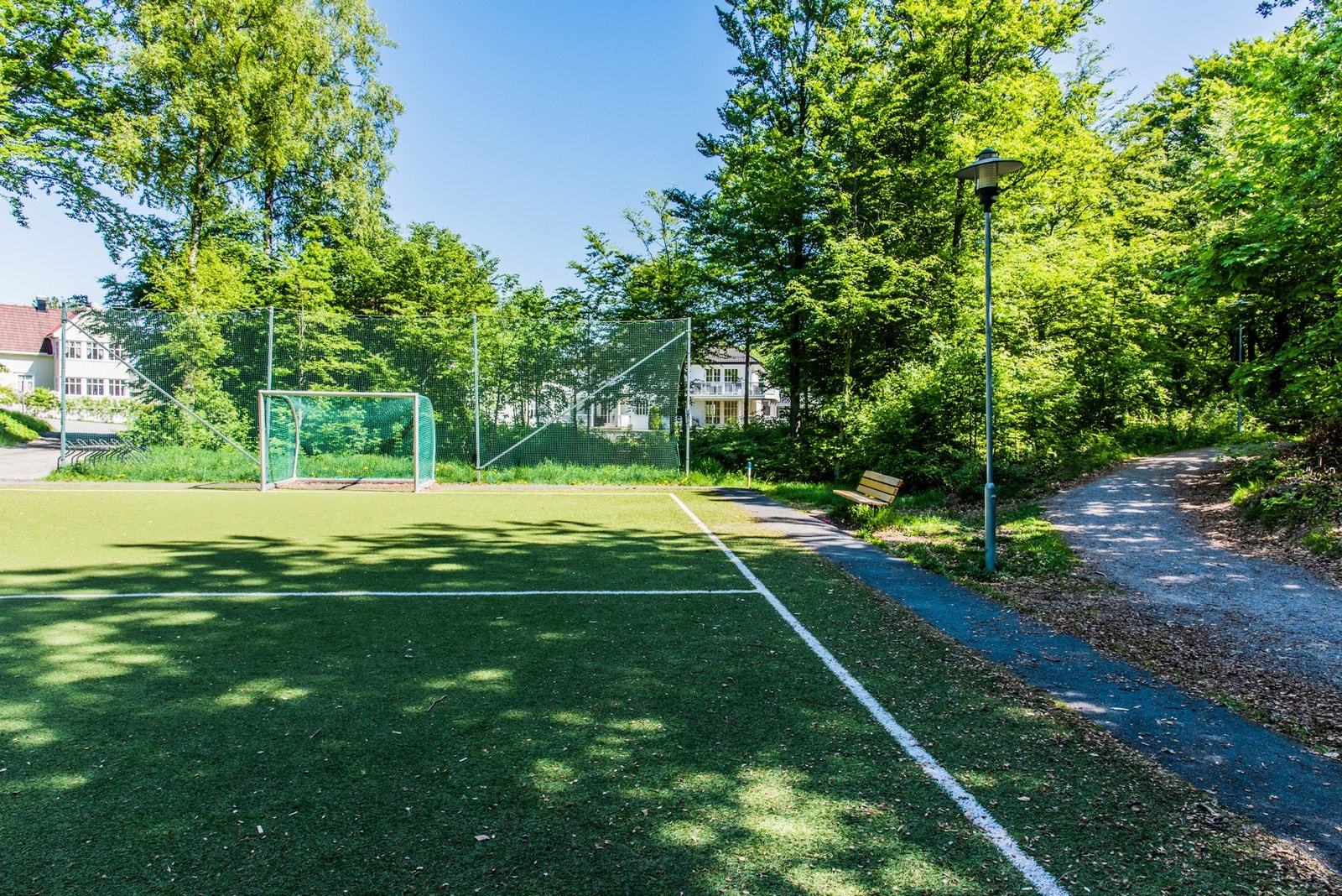 I Parken er det fotballbane og nyoppgradert lekeplass Galleribilde
