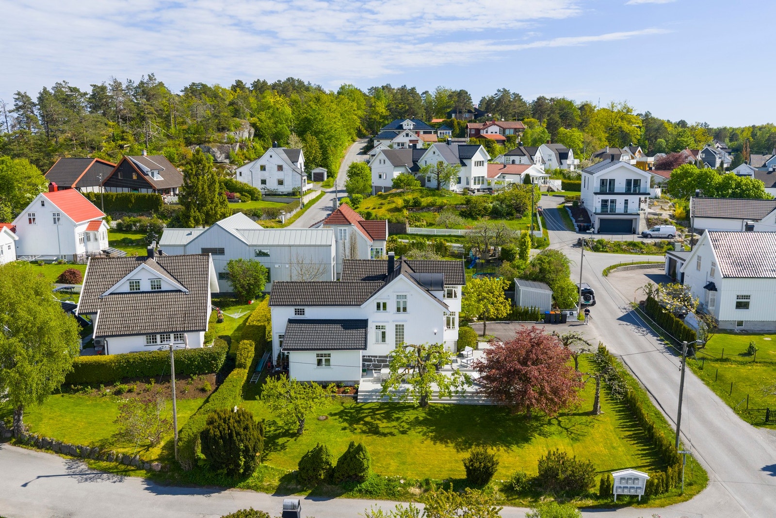 Praktfull hjørnetomt med sol fra morgen til kveld Galleribilde