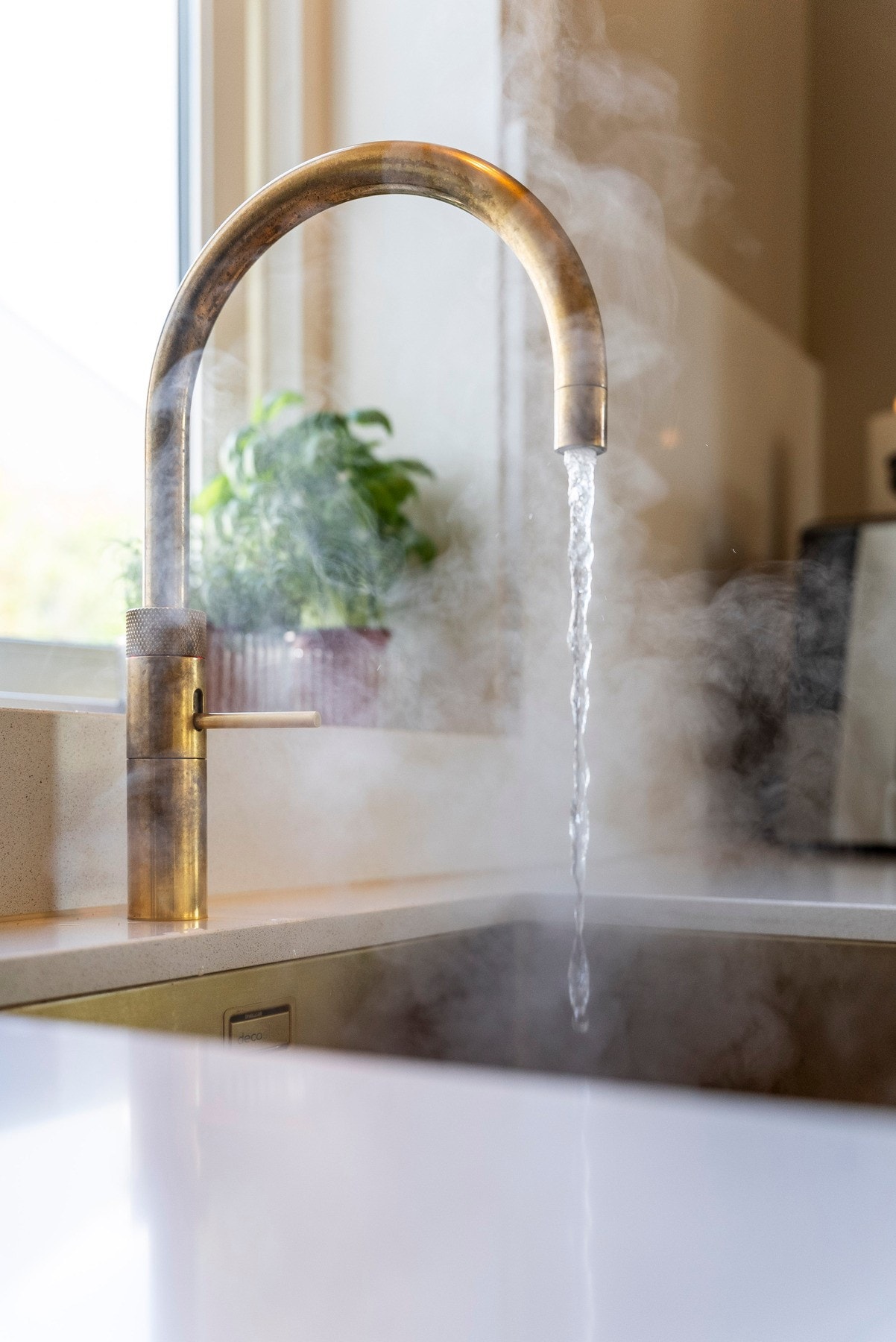 Quooker kran med kokende vann - rett fra springen Galleribilde