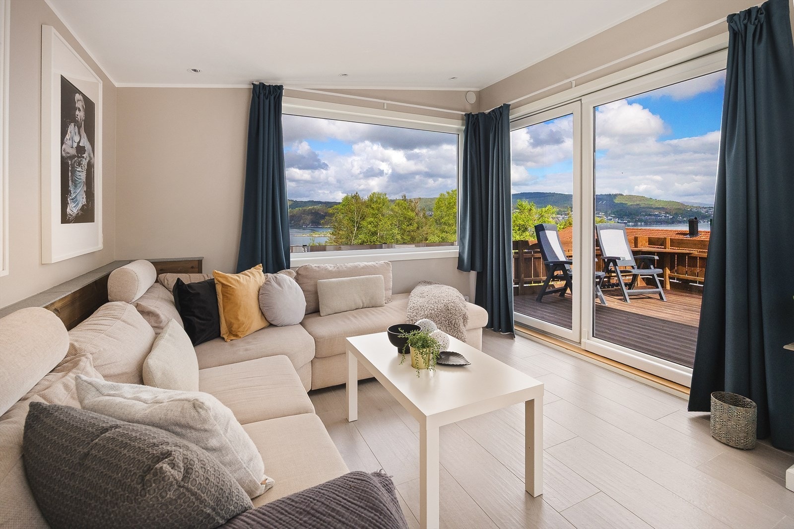 Fra annekset har man også den samme flotte utsikten over fjorden. Galleribilde