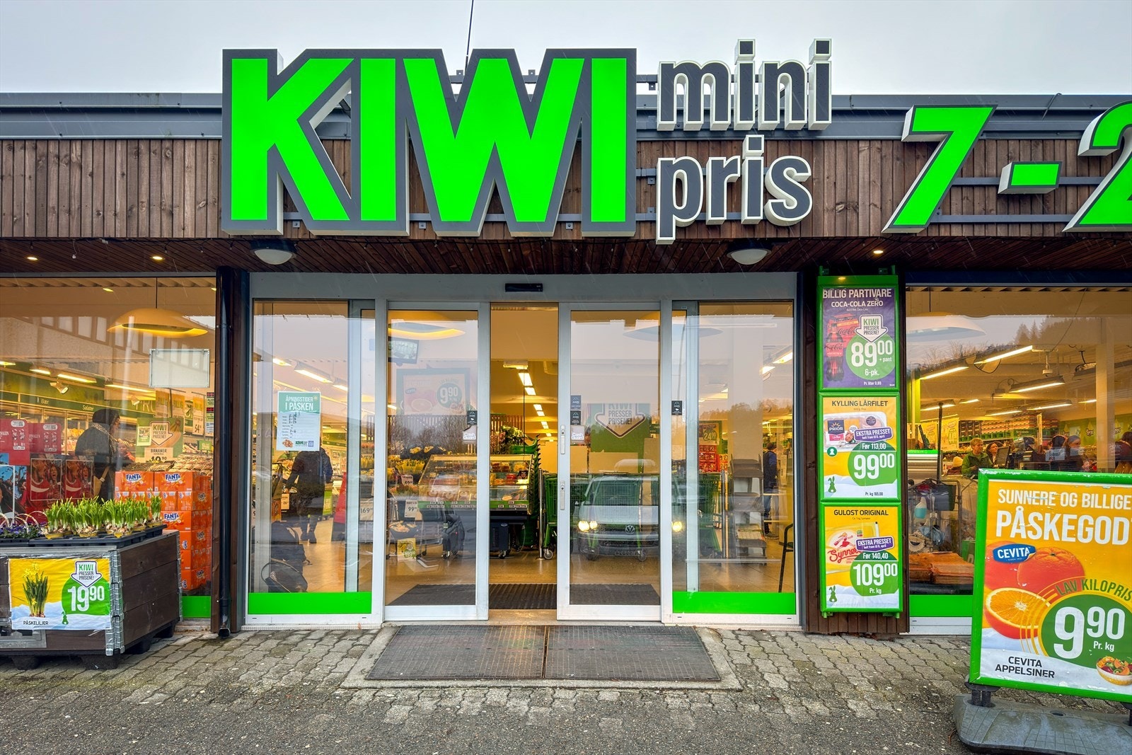 Rema 1000 Frekhaug og Kiwi ligger også en kort kjøretur unna. Galleribilde