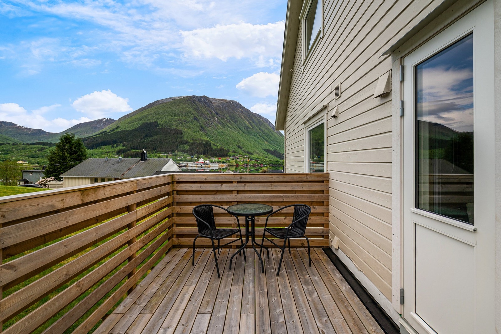 Utsikt fra veranda. Skjermet og hyggelig! Galleribilde