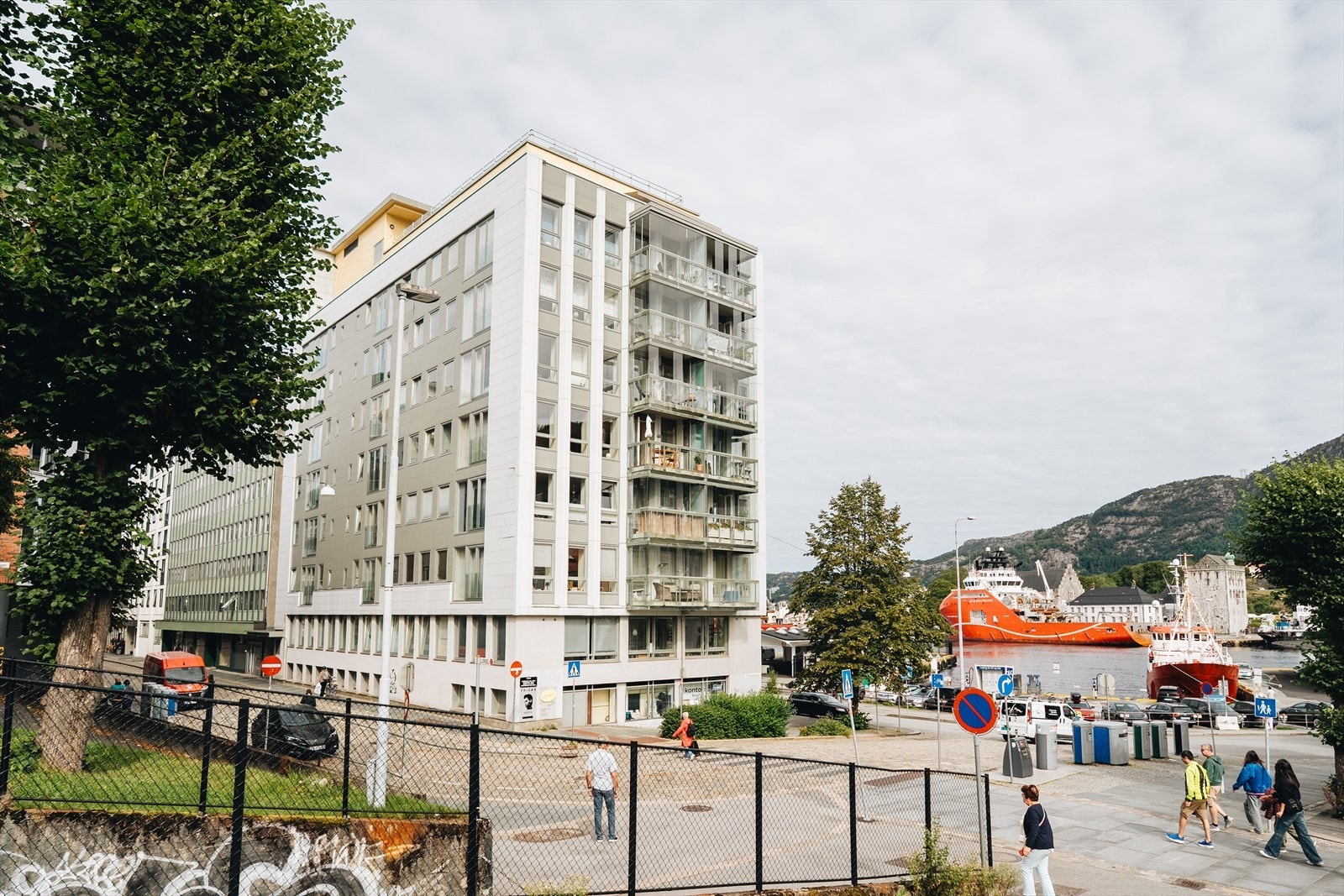 Bygget ble ombygd til leiligheter i 2007/2008 og har trappefri adkomst med romslig heis. Galleribilde