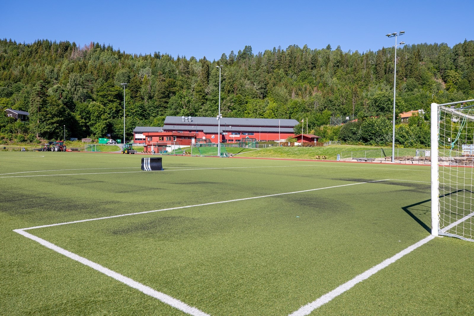 Slemmestad Idrettspark er kun en sykketur unna. Galleribilde