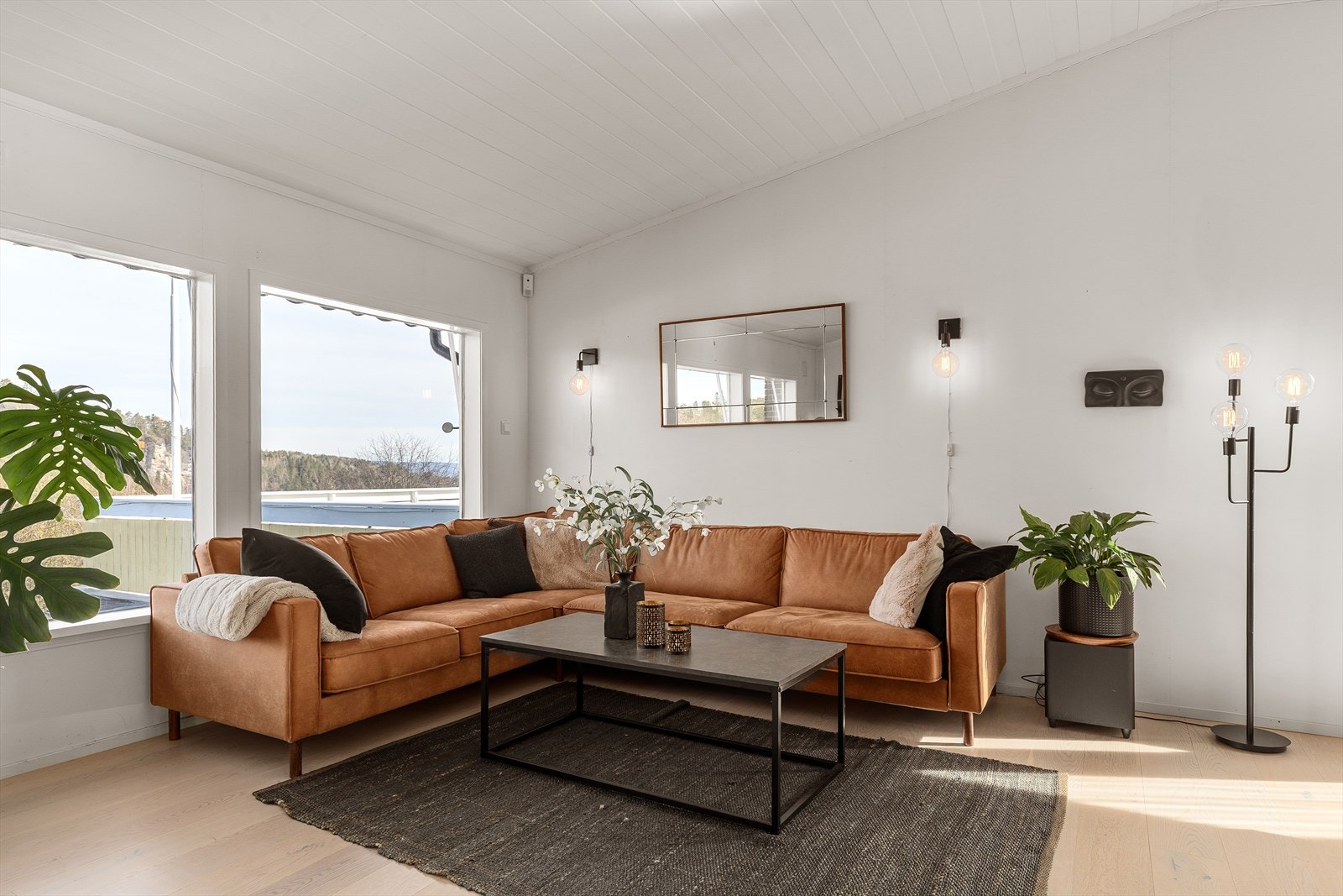 God plass til hjørnesofa og øvrig møblering. Galleribilde