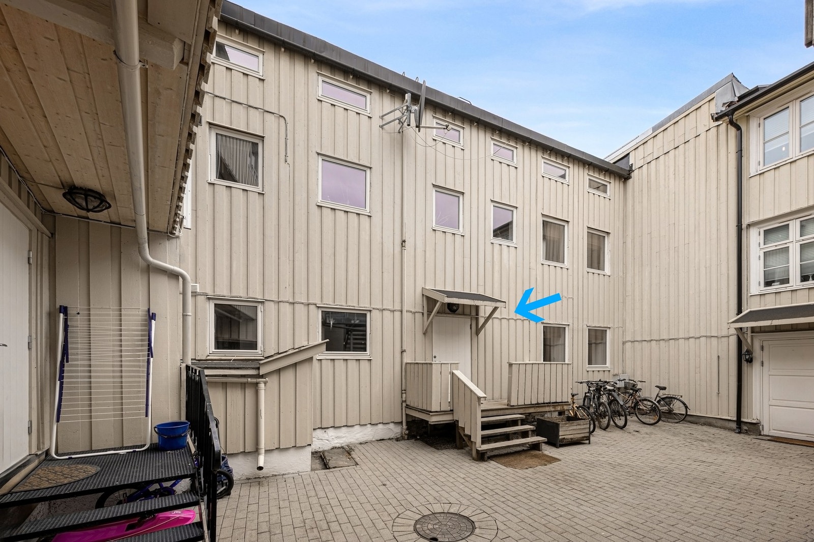 Leiligheten ligger i første og andre etg. Samtidig har man bruksrett på loftet som ligger i 3.etg. Galleribilde