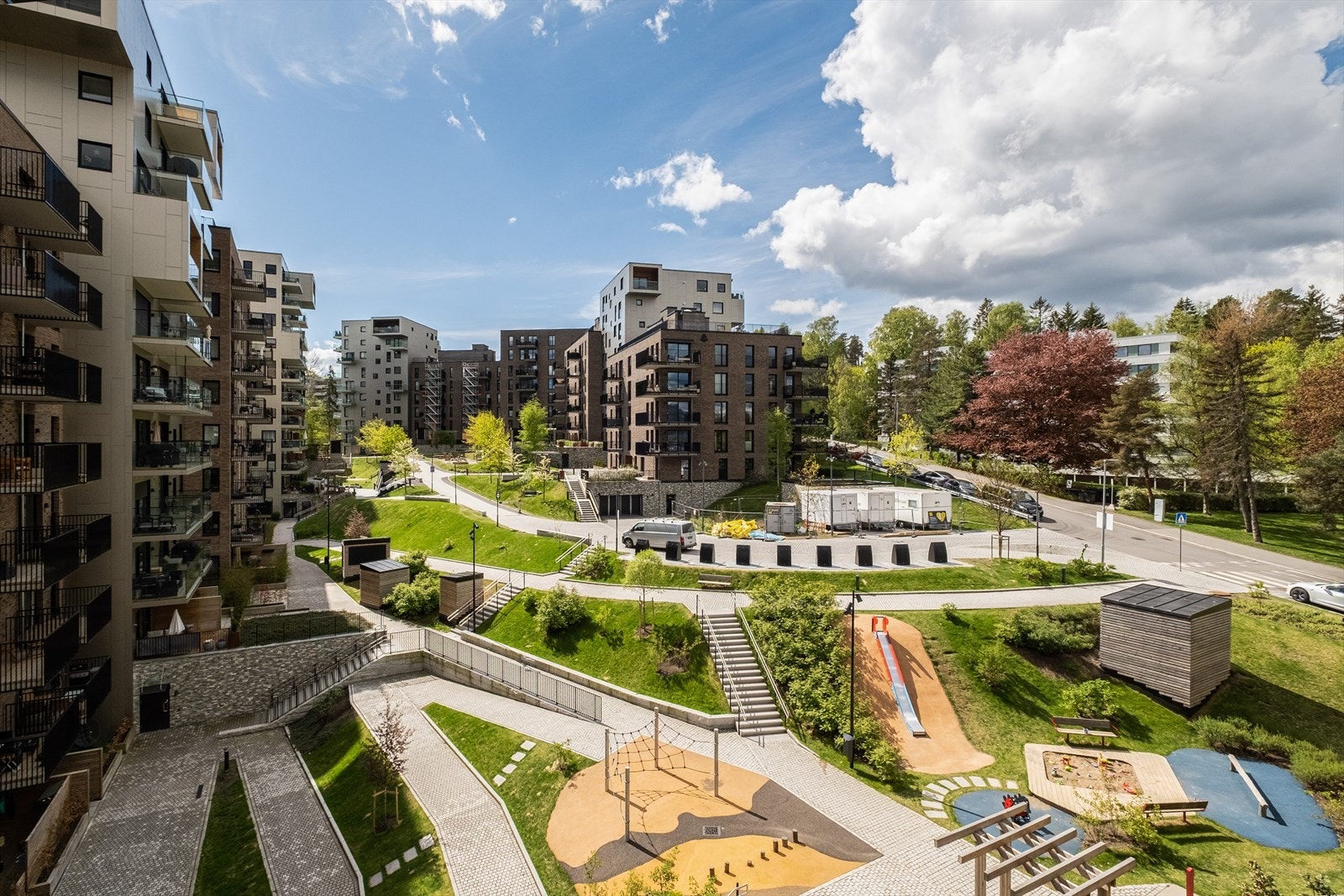 Ifølge selger er det sol her fra rundt kl. 09:00 til 18:30 om sommeren. Galleribilde