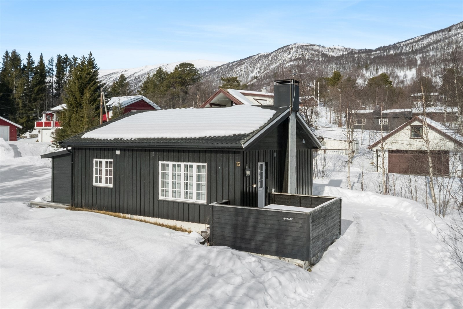 Hytta i vinterlandskap. Galleribilde