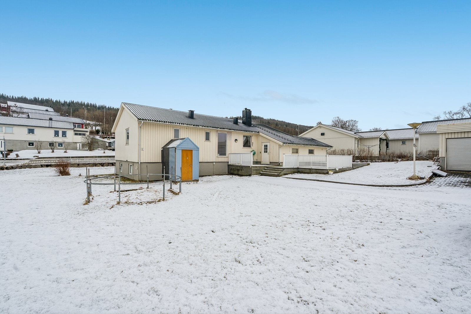 Området består av flere eneboliger, og er et hyggelig nabolag. Galleribilde