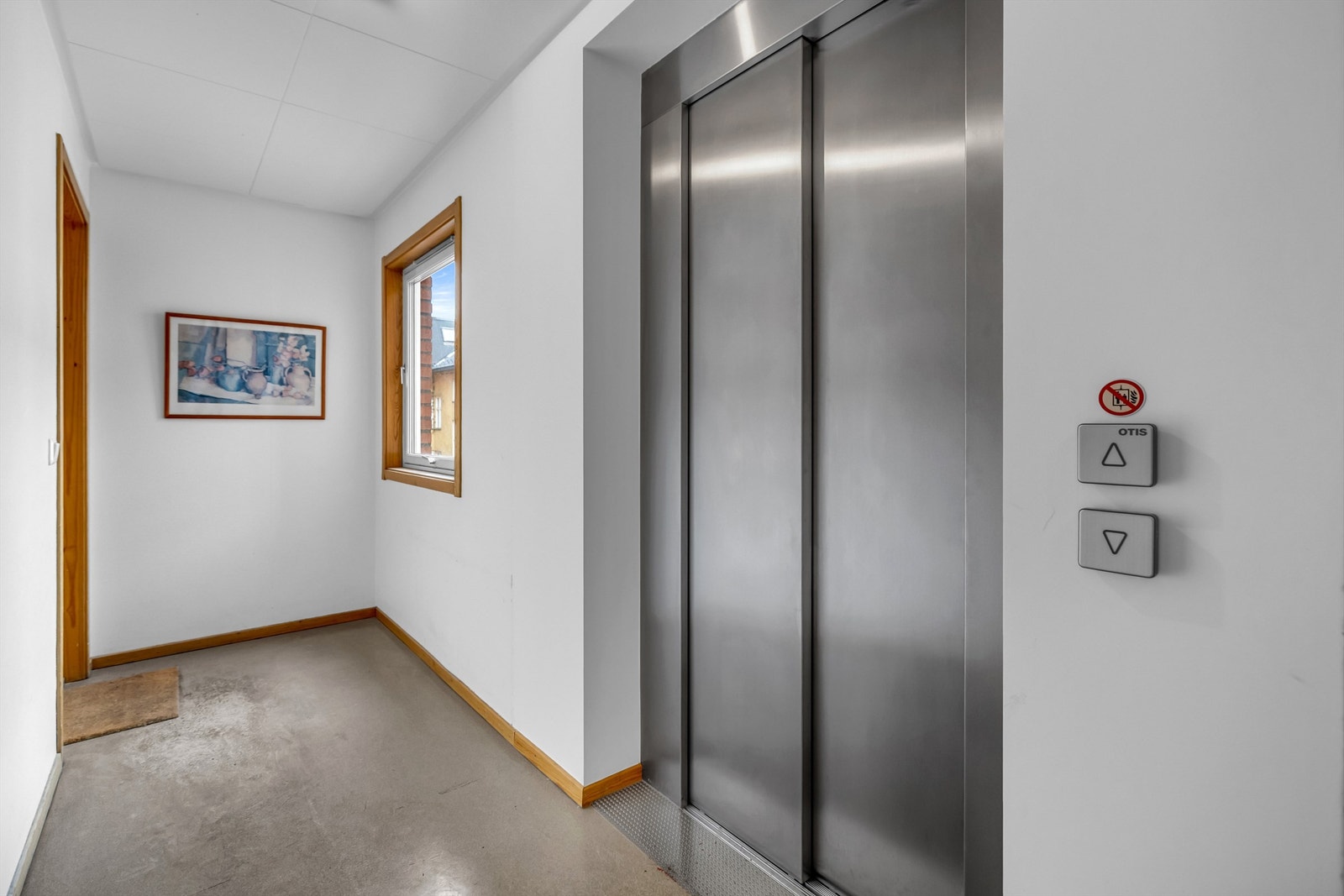 Montering av ny heis ble gjort av sameiet i 2025. Galleribilde