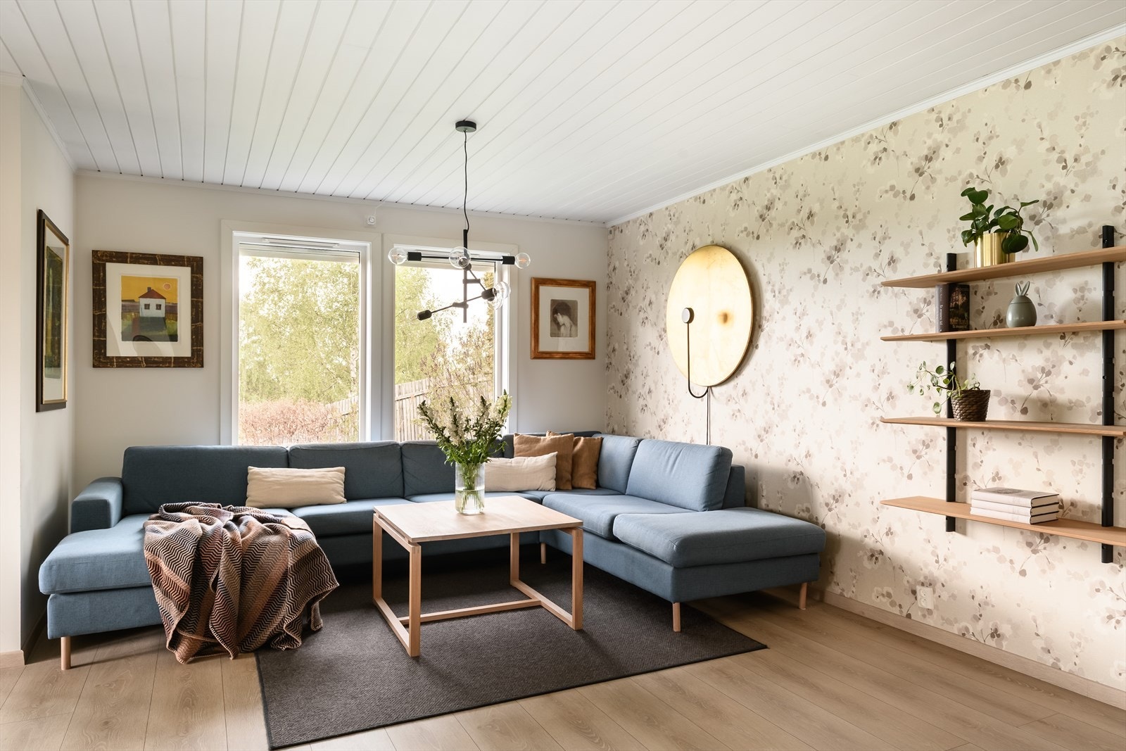Huset fremstår som godt vedlikeholdt, moderne og innflytningsklart Galleribilde