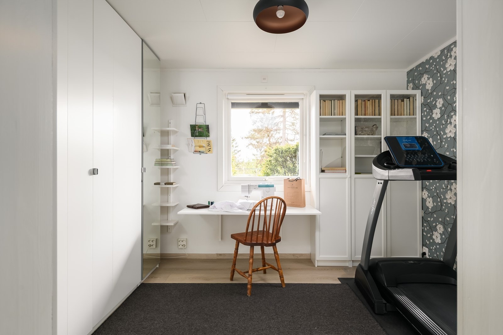 Soverom 2 i undertasje brukes som gjesterom/kontor/treningsrom Galleribilde