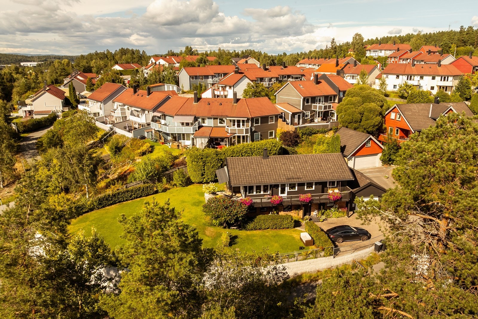 Svært god mikrobeliggenhet på en av feltets beste tomter Galleribilde