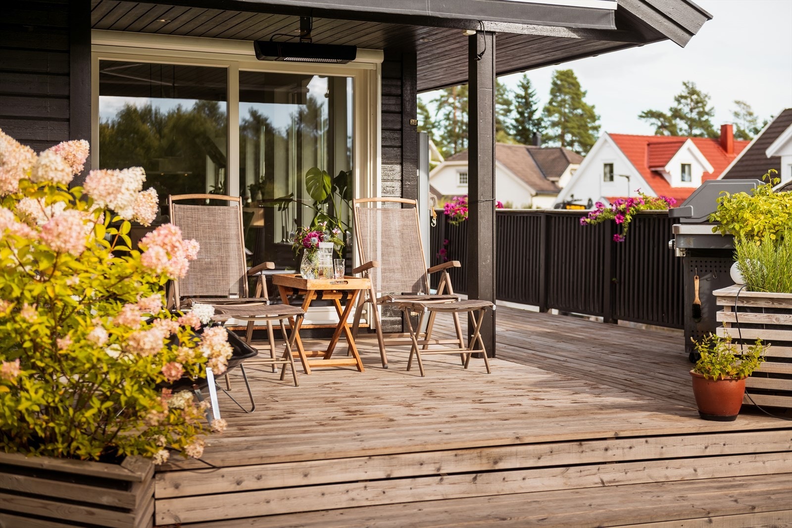 Syd- og vestvendt balkong/terrasse på 43 m² Galleribilde